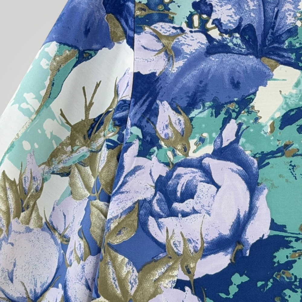 Chico's Rose Garden Sophia Blouse Womens XL Blue Floral Roll Tab NWT - Picture 4 of 9